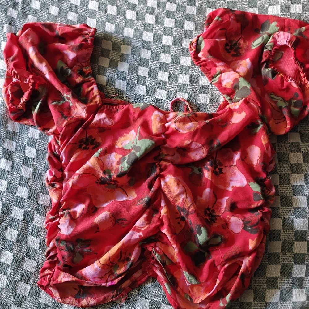 H&M Red Floral Crop Top